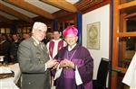 Verleihung der Goldenen Ehrennadel an Altbischof Dr. Stecher; Quelle: OStv Hörl, MilKdo T